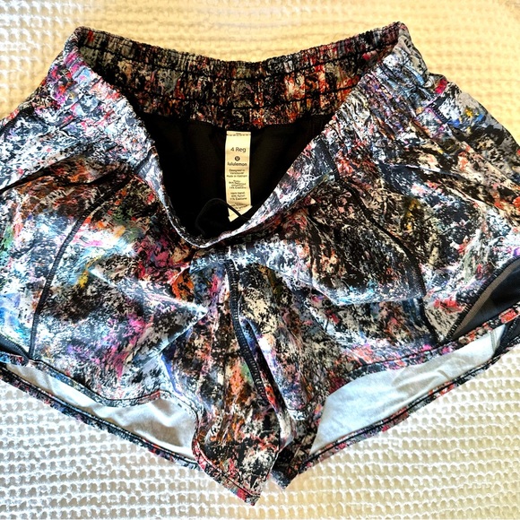 Lululemon Hotty Hot Shorts - Picture 3 of 3